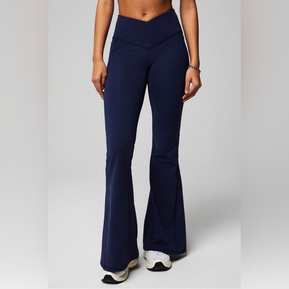 FABLETICS High-Waisted Crossover Flare deep navy XXL/1X NWT in packaging